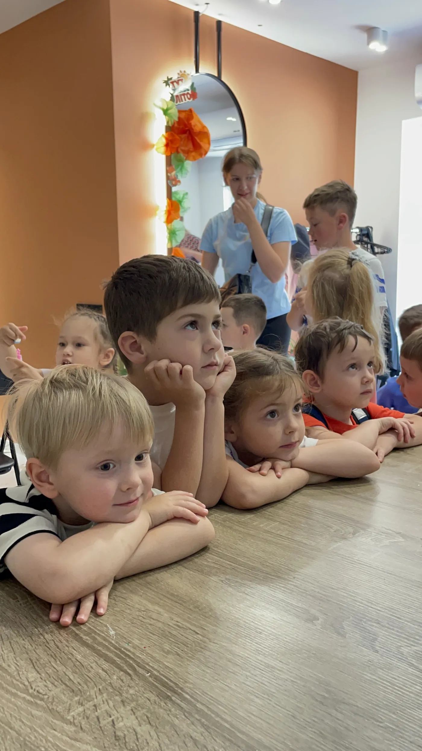 Діти за роботою на занятті